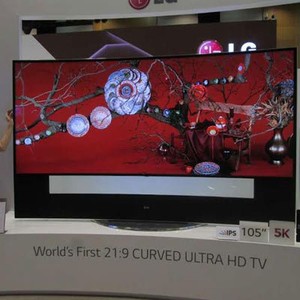 LG Pamer TV Ultra HD Raksasa & Ponsel Melengkung
