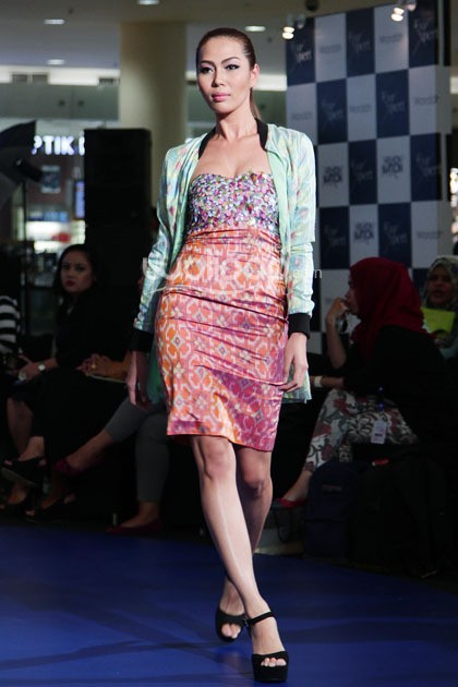 Barli Asmara Colors of Garut. Fashion Nation 2014 Vivacious and Vigorous at Senayan City. Jakarta. [Foto: Mohammad Abduh/Wolipop]