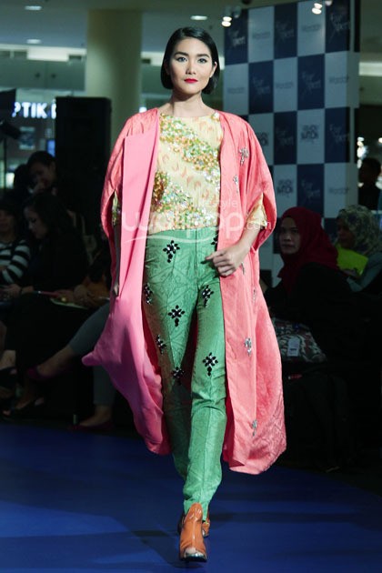 Barli Asmara Colors of Garut. Fashion Nation 2014 Vivacious and Vigorous at Senayan City. Jakarta. [Foto: Mohammad Abduh/Wolipop]
