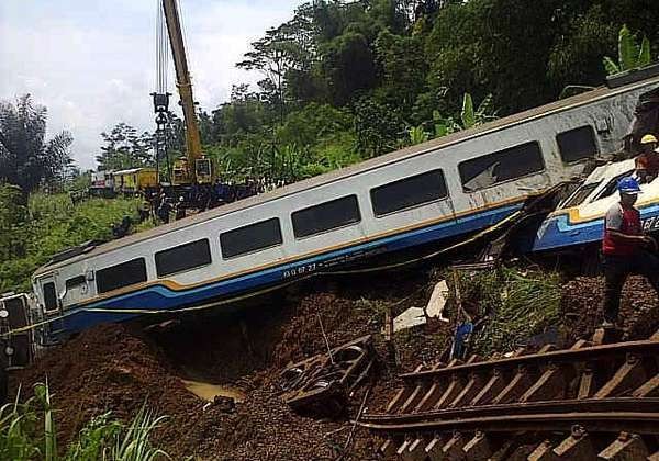Kapolda Jabar: Kecelakaan KA Malabar Murni karena Faktor Alam Kapolda Jabar: Kecelakaan KA Malabar Murni karena Faktor Alam