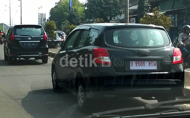 MPV Misterius Beredar di Jalan