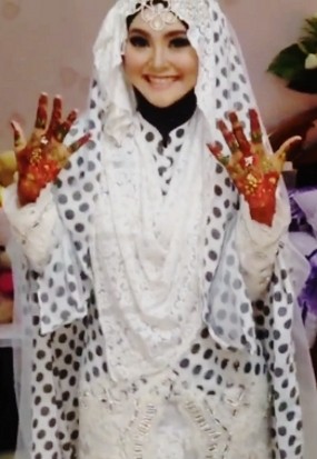 Jelang Dinikahi Caisar, Inda Kenakan Gaun Nikah Polkadot