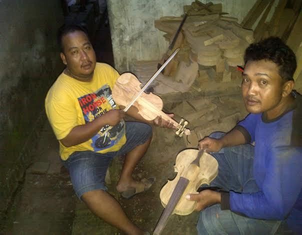 Biola Made In Banyuwangi yang Tembus Pasar Dunia