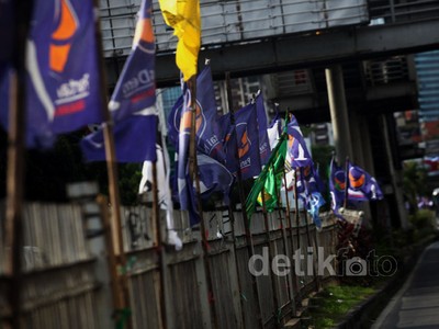 Masa Tenang, Atribut Partai Masih Berkibar