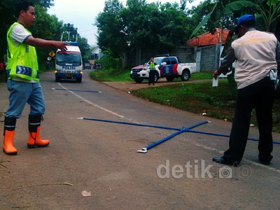 Olah TKP Kecelakaan Bus Fawaz Tour