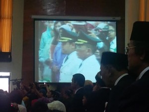 Sah Pimpin Kota Bogor, Bima Arya-Usmar Kepalkan Salam Kompak