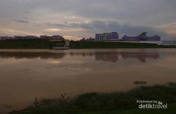 Unik, Kota di Kaltim Ini Serba Ungu!