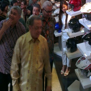 Menteri Lutfi dan MS Hidayat Sepakat Ponsel Kena Pajak Barang Mewah