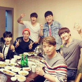 Super Junior Rayakan Ulang Tahun Choi Siwon