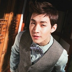 Henry Telepon Tiffany SNSD, Member Real Men Heboh