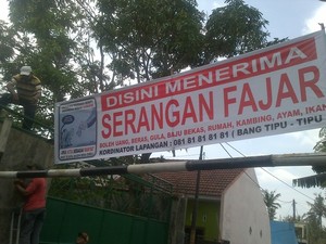 Resah Dituding Terima Suap, Warga Pasang Spanduk Menerima Serangan Fajar