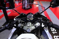 Perubahan yang diberikan pabrikan motor Hondan menambah keren tampilan Honda CBR 150 cc dan  250 cc.