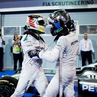 Menang di Bahrain, Hamilton Sebut Rosberg yang Lebih Cepat