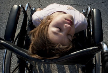 Tangan dan Kaki Lunglai Karena Sakit Langka, Alyssa Tetap Semangat