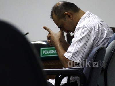 Dituntut 5 Tahun Penjara, Deviardi Menangis