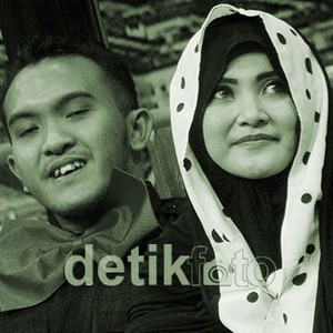 Caisar dan Indadari Pakai Baju Pengantin dari Nuri Maulida
