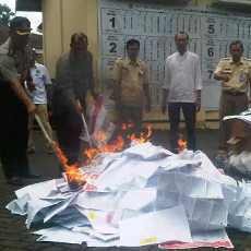 Belasan Ribu Surat Suara Rusak Dibakar di Kabupaten Malang