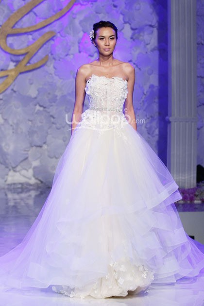 Ivan Gunawan Emma the Silent Princess. Bazaar Bridal Week 2014. Bazaar Wedding Exhibition 2014 It Take Two to Tango. at Grand Ballroom Ritz-Carlton. Pasific Place. [Foto: Mohammad Abduh/Wolipop]