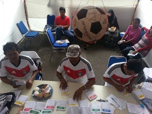 Serunya Memilih di TPS Bernuansa Piala Dunia di Makassar