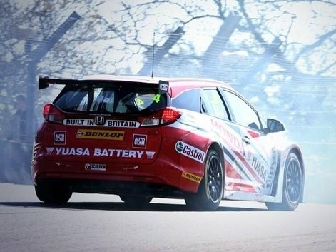 Mobil Balap Honda Civic Tourer Versi Wagon Mulai Beraksi
