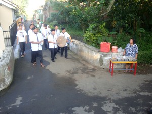 Warga Purwokerto Keliling Kampung Ajak Nyoblos