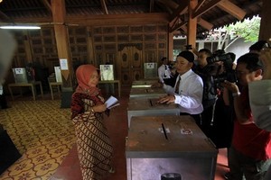 Ibunda Jokowi: Semoga Joko Lancar Nyapres