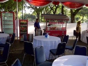 Enaknya Nyoblos di TPS Jokowi, Disediakan Bubur Ayam Cianjur dan Minuman