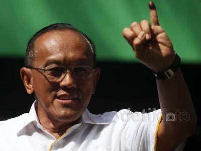 Ical dan Keluarga Nyoblos