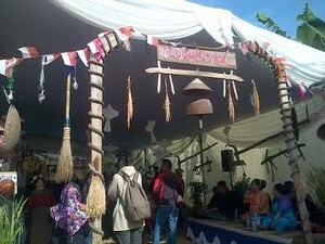 Unik, TPS Dekat Rumah Ridwan Kamil Usung Rebo Nyunda