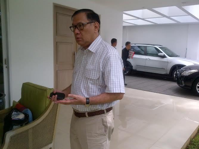 Pakai Baju Kotak-Kotak, Agus Marto Nyoblos di Ragunan