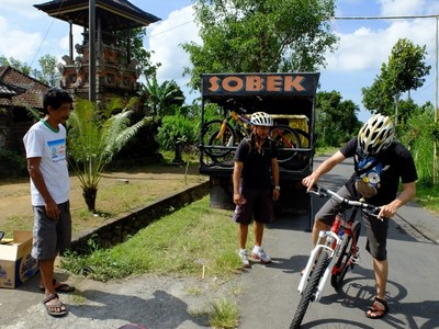 Bersepeda Seru di Pedesaan Bali