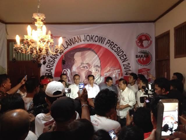 Datangi Markas Bara JP, Jokowi Disambut Seruan Hidup Jokowi