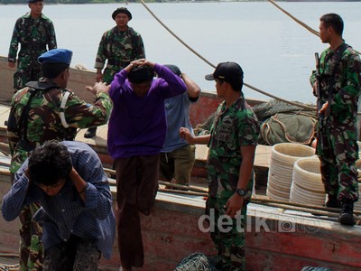 TNI AL Tangkap 5 Kapal Thailand di Aceh