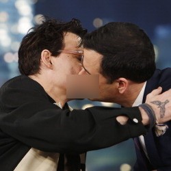 Lagi! Johnny Depp Cium Jimmy Kimmel, Ajak Bulan Madu Bersama Amber Heard