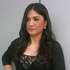 Cari Pacar, Cornelia Agatha Lihat Kanan-kiri