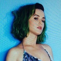 Katy Perry Pamer Tubuh Seksi di Instagram
