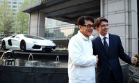 Hasil lelang akan diberikan ke Jackie Chan Charity Fund, untuk mendukung perkembangan industri film Tiongkok. Istimewa/Lamborghini.