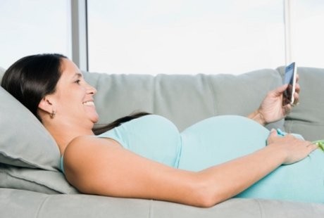 MoM, Menurunkan Angka Kematian Ibu dengan Aplikasi Handphone