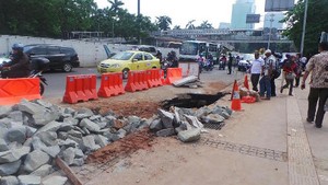 Perbaikan Lubang Menganga di Jalan Sudirman Ditargetkan Rampung Besok