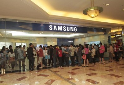Konsumen Antre Ponsel Rp 8,5 Juta Galaxy S5
