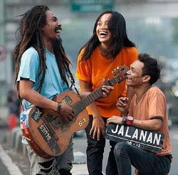 Jalanan: Daya Hidup dan Kharisma Orang Pinggiran