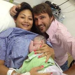 Bahagia Dapat Anak Lelaki, Justin Kawal Indah Kalalo Saat Melahirkan