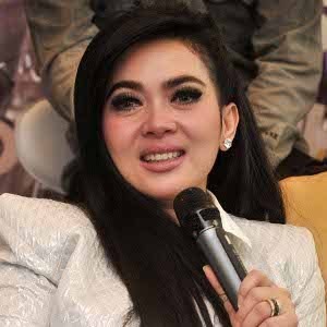 Nah Lho! Akun Twitter Syahrini Dibajak