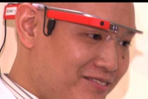 Pertama Kali! Dokter Menggunakan Google Glass di Ruang Gawat Darurat