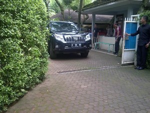 Berkunjung 30 Menit, Rano Karno Tinggalkan Rumah Mega
