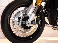 Motor ini diproduksi di pabrik BMW Motorrad di Berlin, bersanding dengan produksi R1200GS dan R1200RT. Seperti halnya motor-motor BMW lain, motor ini dibuat dengan seksama.