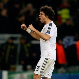Pepe: Madrid dan Barca Punya Kans Sama