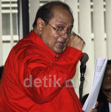 Hakim Berbeda Pendapat Soal Konteks Pemberian Uang untuk Emir