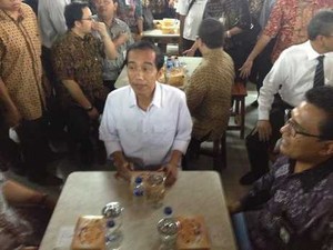 Jokowi Resmikan Foodcourt di Blok G Pasar Tanah Abang