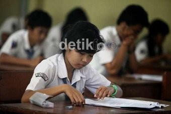 Soal Ujian di Rayon 13 Jakarta Cukup, UN Hari Pertama Lancar